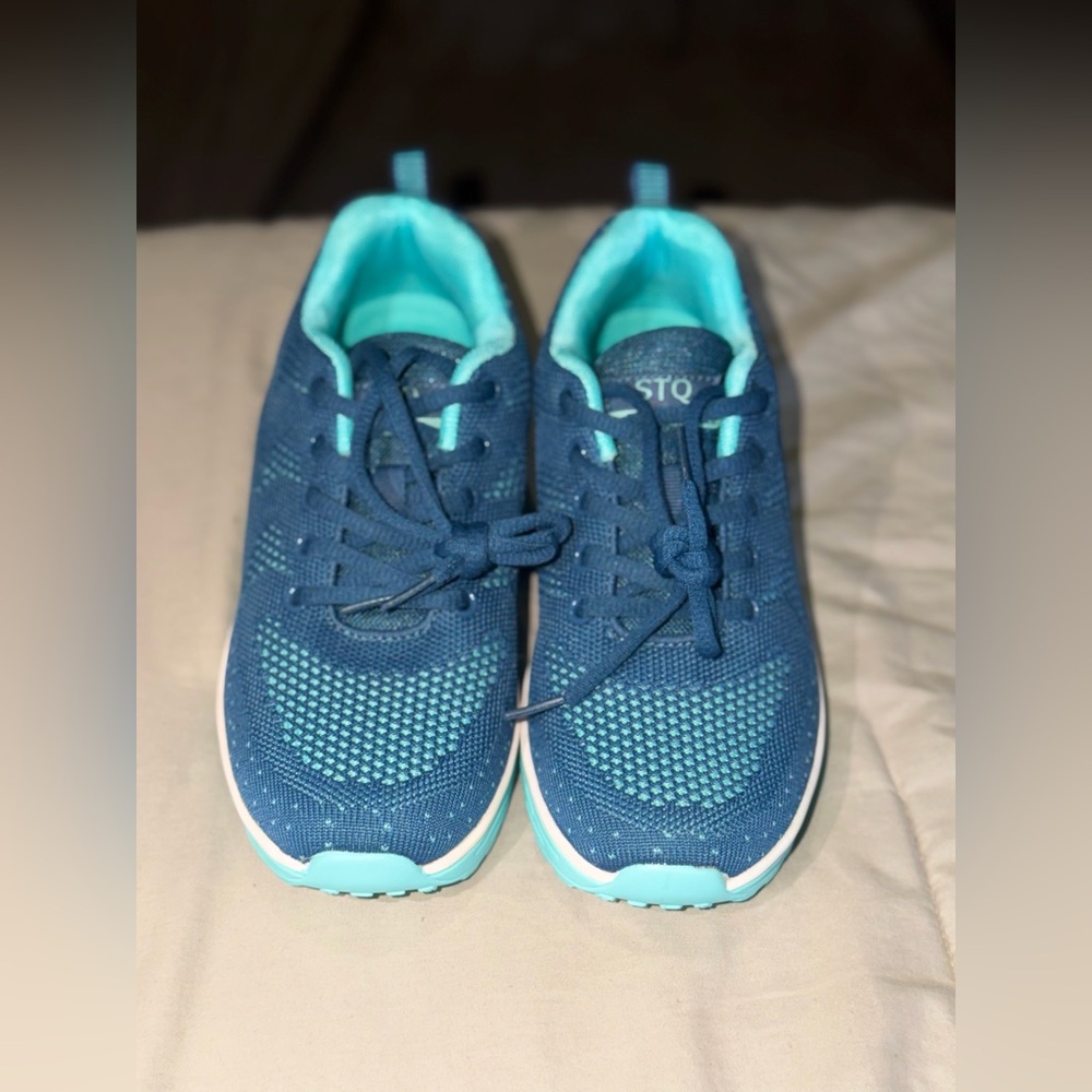 STQ Women’s Athletic Sneakers in Navy and Aqua